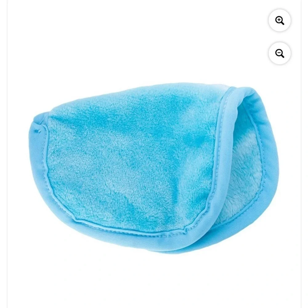 MakeUp Eraser effortlessly remove